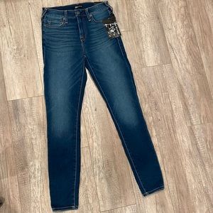 BNWT True Religion women’s denim jeans size 28